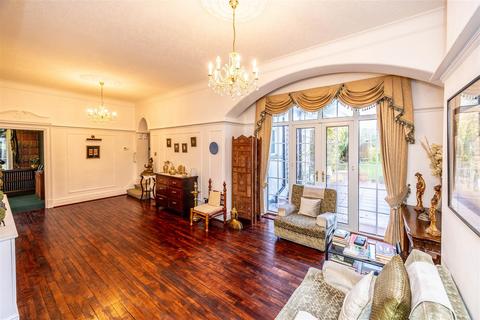 4 bedroom house for sale, Woodside Road, Huddersfield HD4