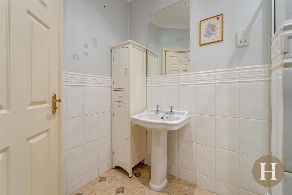 Hadleigh Estate Agents-20.jpg