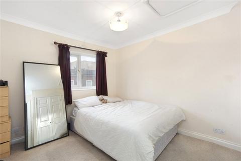3 bedroom flat to rent, Maple Mews, London NW6