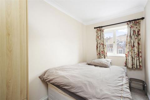 3 bedroom flat to rent, Maple Mews, London NW6