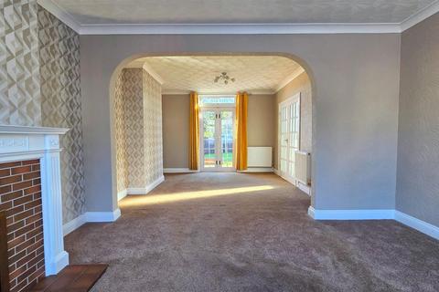 3 bedroom semi-detached house for sale, Roslyn Road, Gorleston