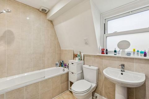 1 bedroom flat for sale, Plough Road, London SW11