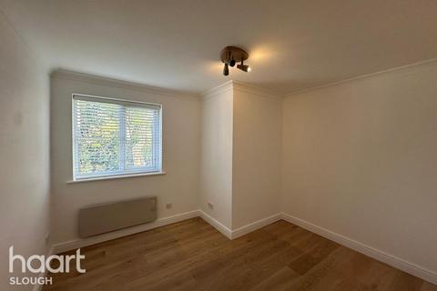 2 bedroom apartment to rent, Arborfield Close, Slough