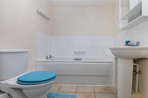 2 bedroom apartment for sale, Halifax Road, Huddersfield HD3