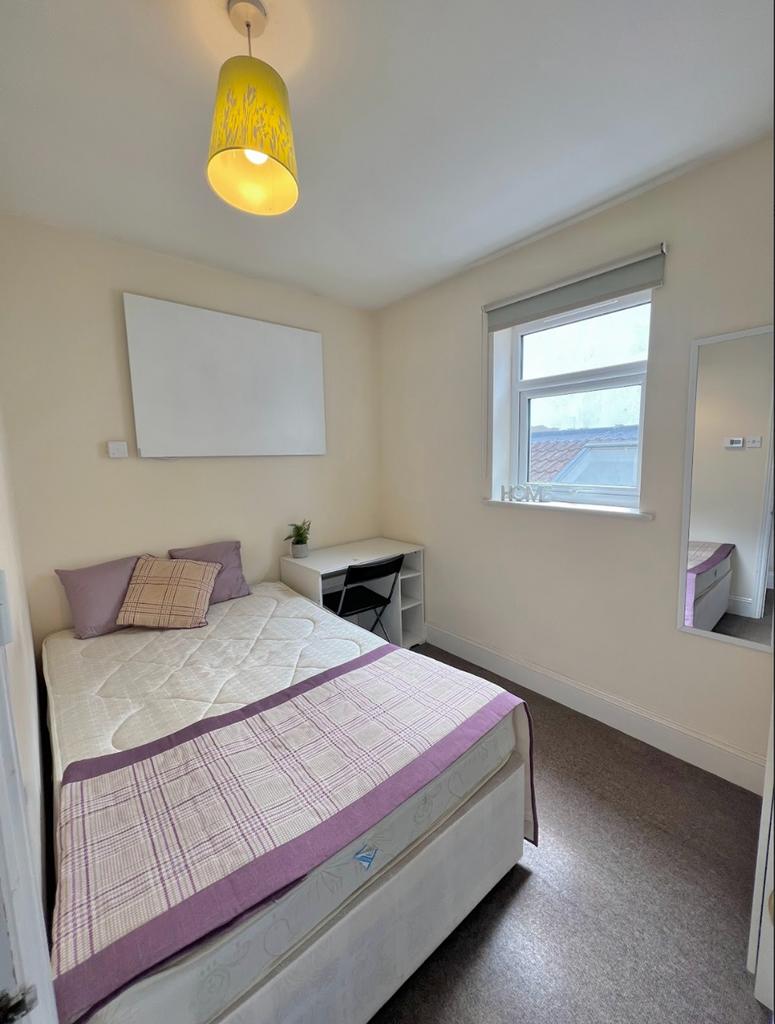 A cozy and inviting double bedroom, perfect for...