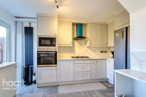 undefined, Spring Hills, HARLOW