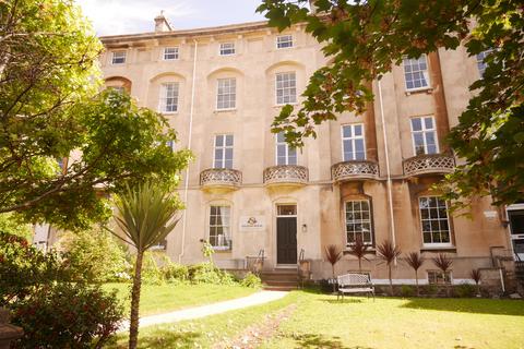 2 bedroom flat to rent, Royal Crescent, Stanton House,