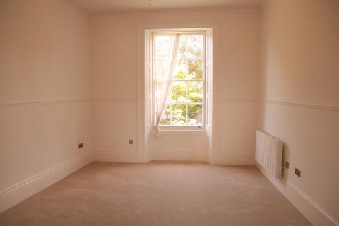 2 bedroom flat to rent, Royal Crescent, Stanton House,