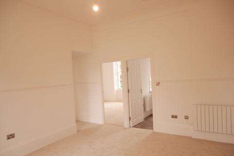 2 bedroom flat to rent, Royal Crescent, Stanton House,