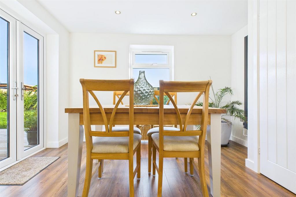 Dining Area.jpg