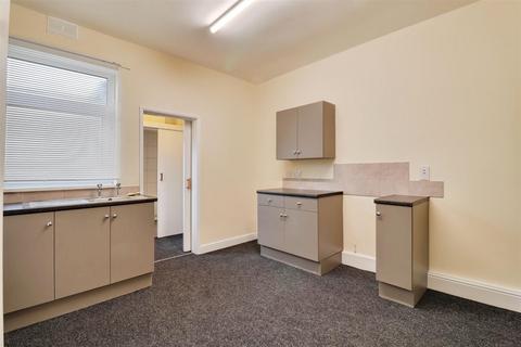 2 bedroom house to rent, Victoria Street, Stoke-On-Trent