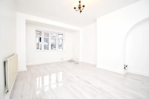 3 bedroom terraced house to rent, Langley Crescent, Dagenham RM9