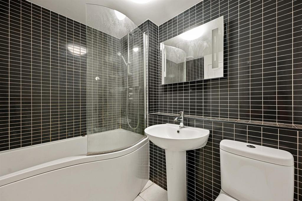 LR - 1 Seton Court - Bathroom1 (1).jpg