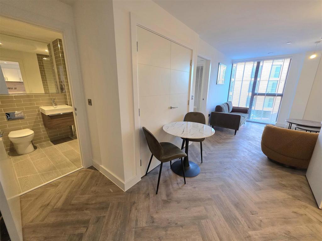 Bathroom/Lounge
