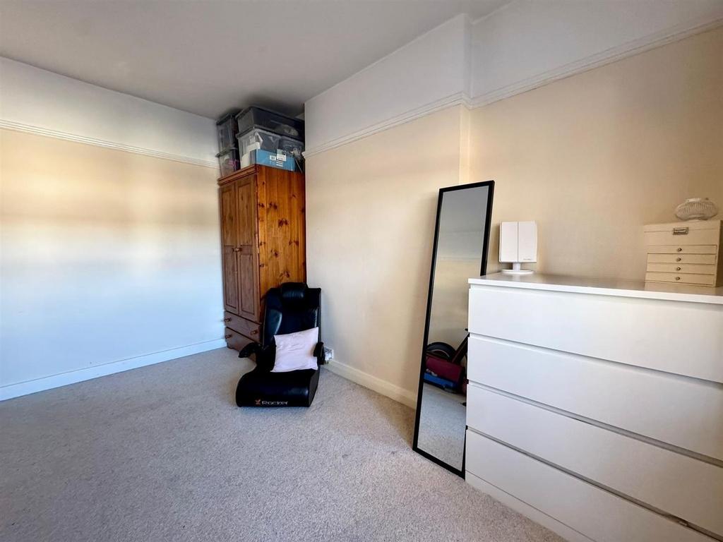 Bedroom 2 , 3.jpg