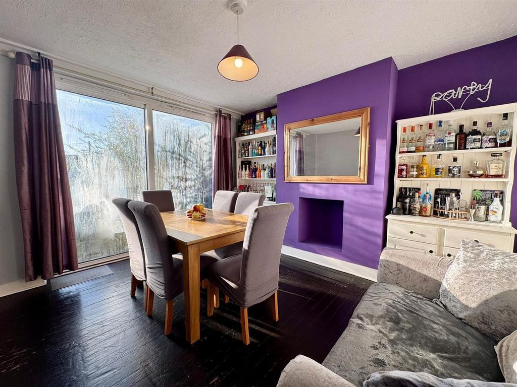 Dining room , 1.jpg