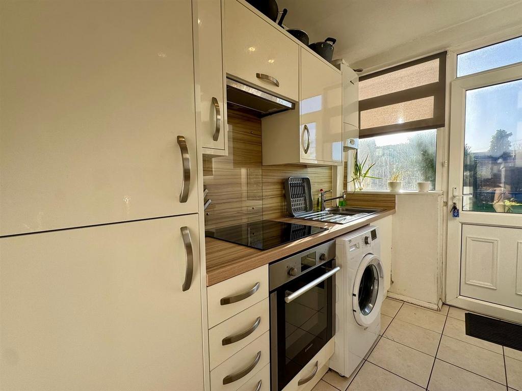 Kitchen , 2.jpg