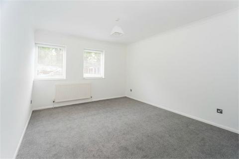 undefined, High Street, Iver SL0