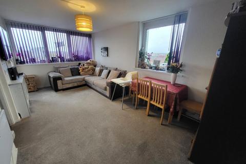 2 bedroom flat for sale, Ledburn Close, Manchester, M15