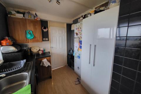 2 bedroom flat for sale, Ledburn Close, Manchester, M15