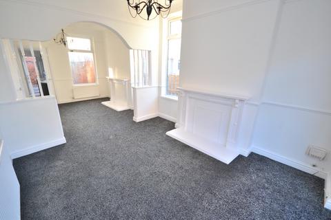 2 bedroom terraced house to rent, Park Grove, Hull HU9
