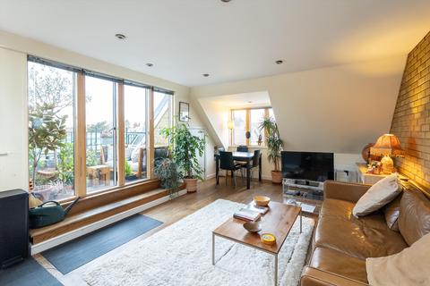 2 bedroom flat to rent, Ridgway, London, SW19