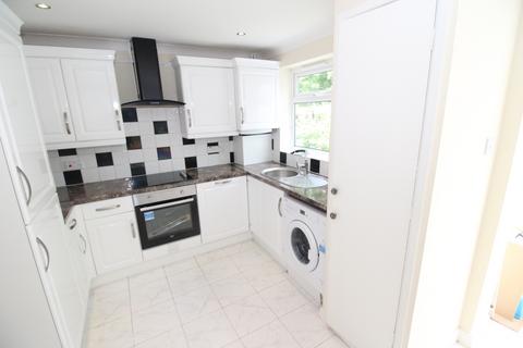 3 bedroom detached house to rent, Ellington Drive, Hampshire RG22