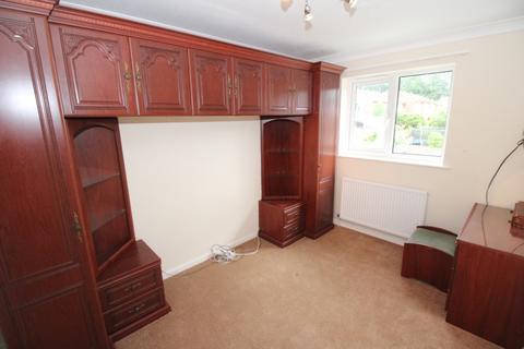 3 bedroom detached house to rent, Ellington Drive, Hampshire RG22