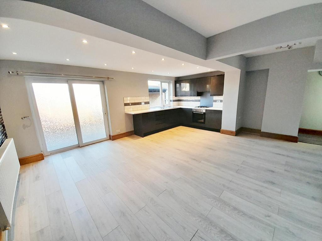 Extended Kitchen Din