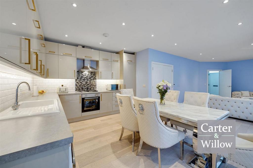 Kitchen/ dining area