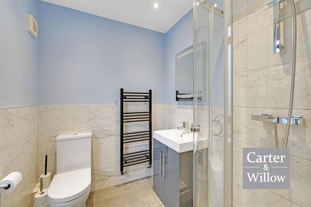 En suite shower