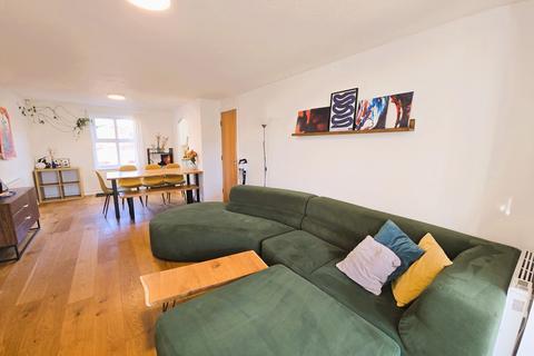 2 bedroom apartment to rent, Linen Court, Salford