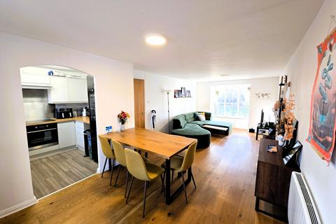 2 bedroom apartment to rent, Linen Court, Salford