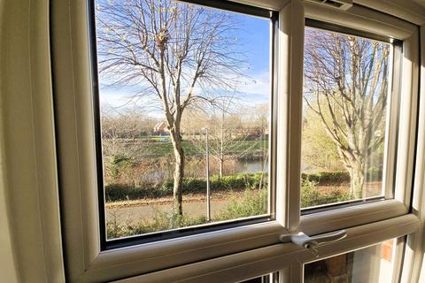 2 bedroom apartment to rent, Linen Court, Salford