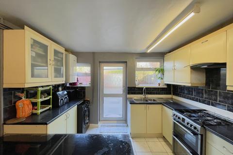3 bedroom terraced house for sale, Coleman Road, Leicester LE5