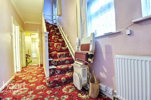 3 bedroom end of terrace house for sale, Wood Lane, Dagenham