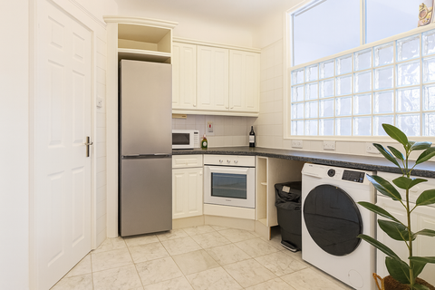 2 bedroom apartment to rent, Grove End Road, St. John's Wood, London, NW8