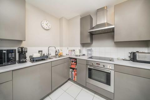 undefined, Strand Drive, Kew TW9