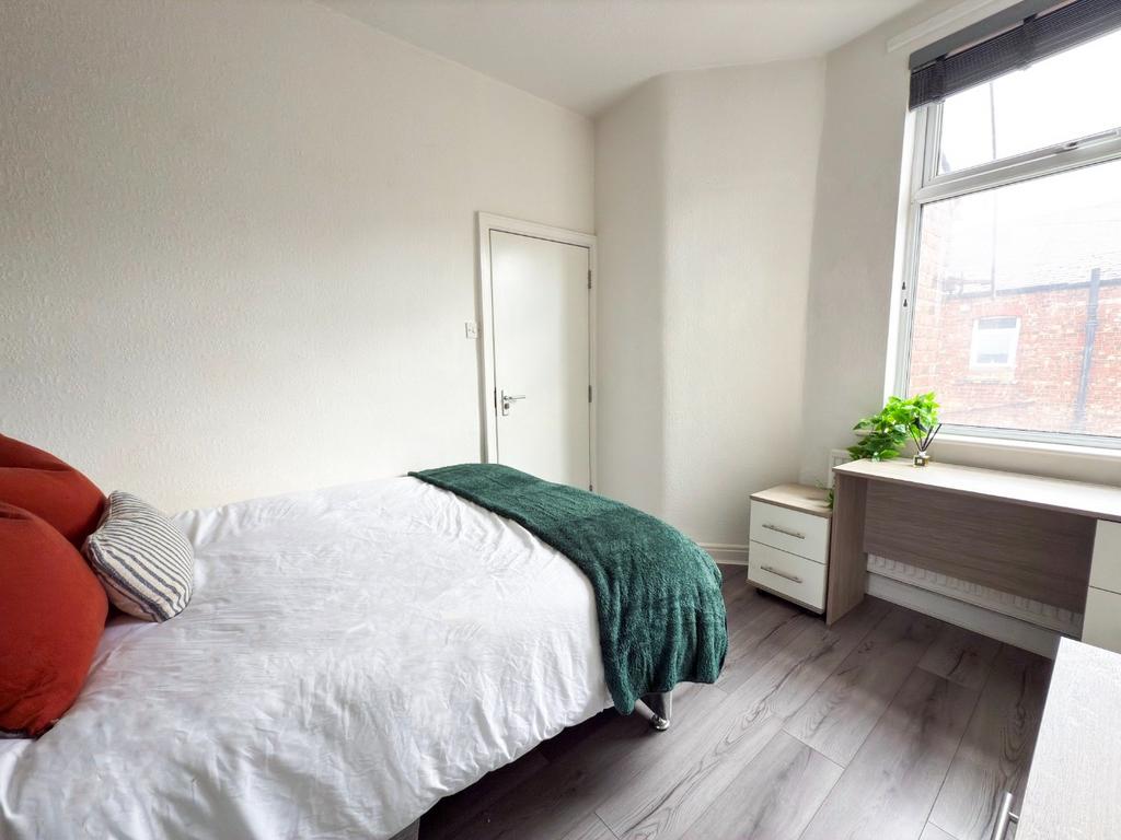 Bright, tidy double bedroom with a cosy double ...