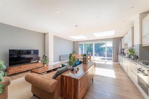 undefined, Upsdell Avenue, London, N13