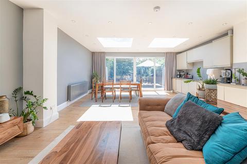 undefined, Upsdell Avenue, London, N13