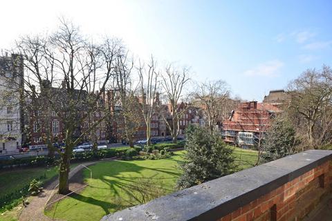2 bedroom flat for sale, Courtfield Road, South Kensington, London, SW7