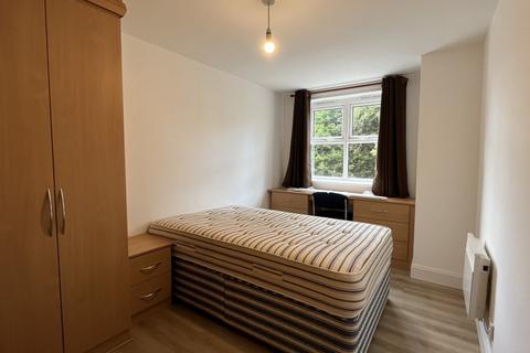 2 bedroom flat to rent, Plymouth Grove, Manchester M13