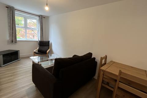2 bedroom flat to rent, Plymouth Grove, Manchester M13