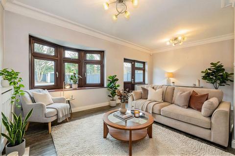 3 bedroom terraced house to rent, Grenfell Avenue, Hornchurch, RM12