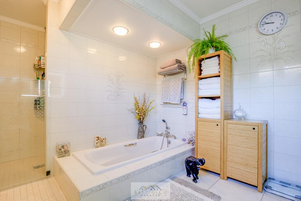 Bathroom 1.3
