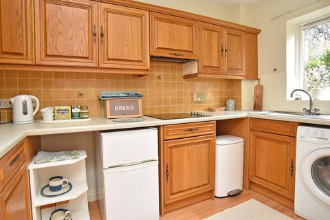 2 bedroom retirement property for sale, Harlow Manor Park, Harrogate, HG2
