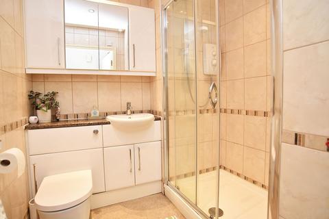2 bedroom retirement property for sale, Harlow Manor Park, Harrogate, HG2