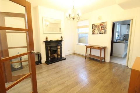3 bedroom terraced house to rent, Como Street, Romford RM7