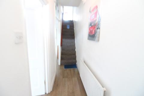 3 bedroom terraced house to rent, Como Street, Romford RM7